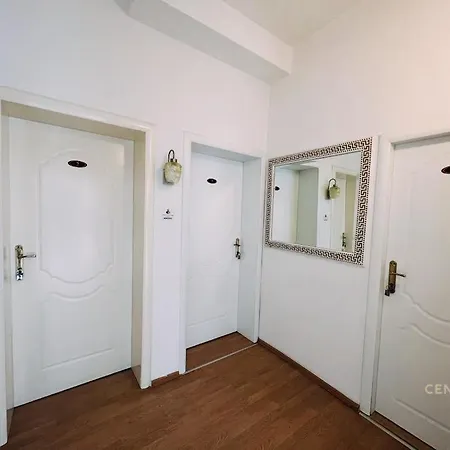 Tirana Central Guesthouse Τίρανα