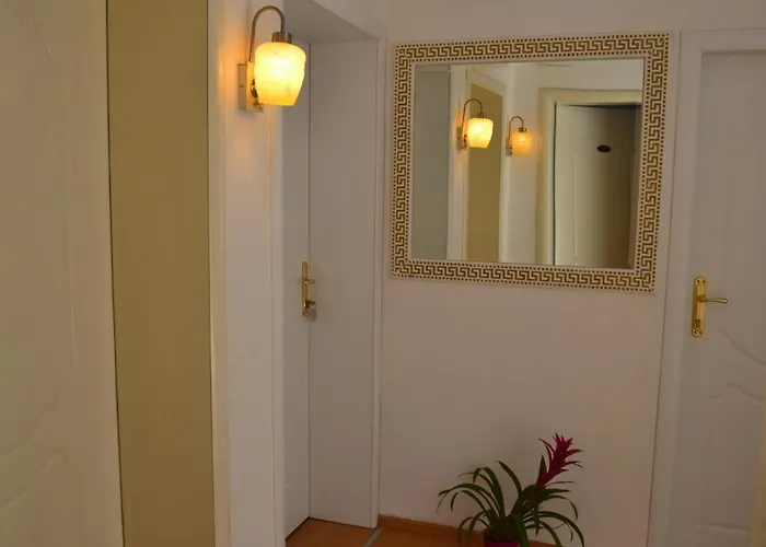 Tirana Central Guesthouse Hotel