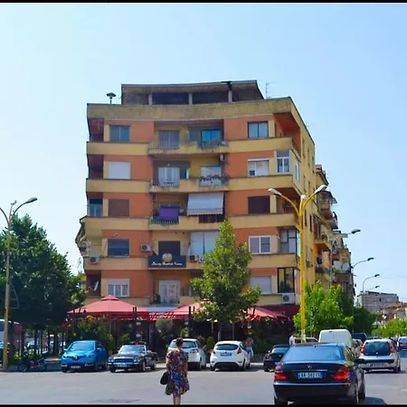Tirana Central Guesthouse 3*