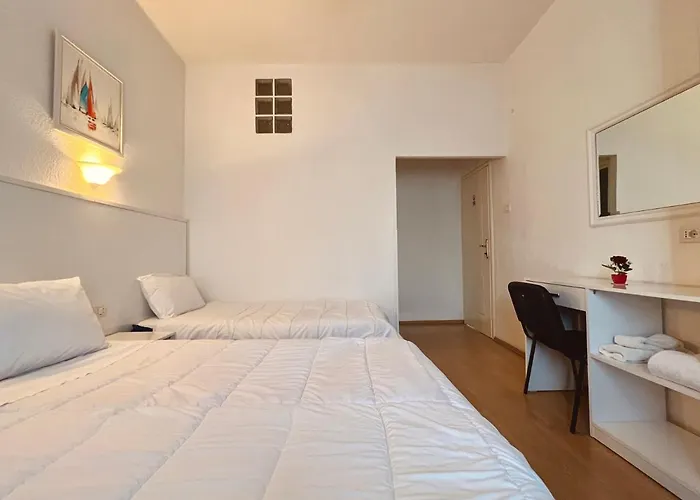 מלון Tirana Central Guesthouse