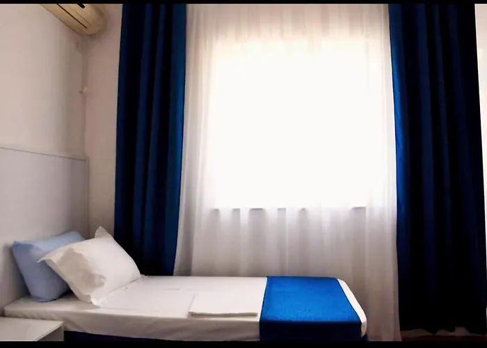 Tirana Central Guesthouse מלון טיראנה