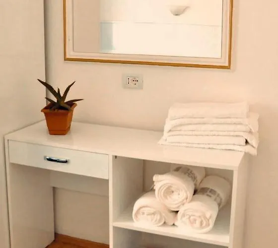 Tirana Central Guesthouse מלון טיראנה