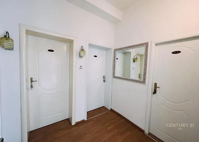 Tirana Central Guesthouse טיראנה